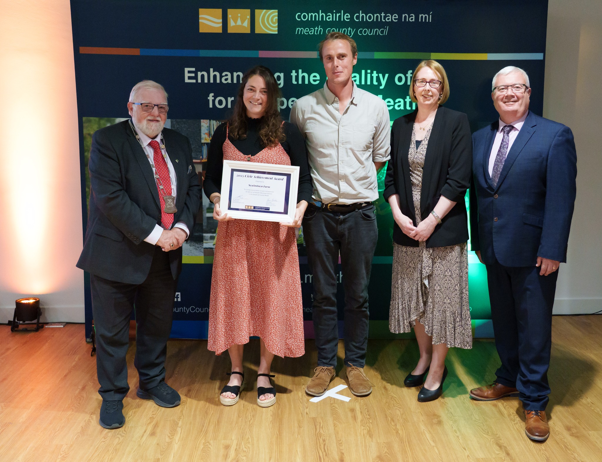 Owners of Swainstown farm receiving their award from Cathaoirleach of the Ratoath MD Cllr Nick Killian, with Director of Services at Meath County Council Fiona Fallon and Chief Executive of Meath County Council Kieran Kehoe